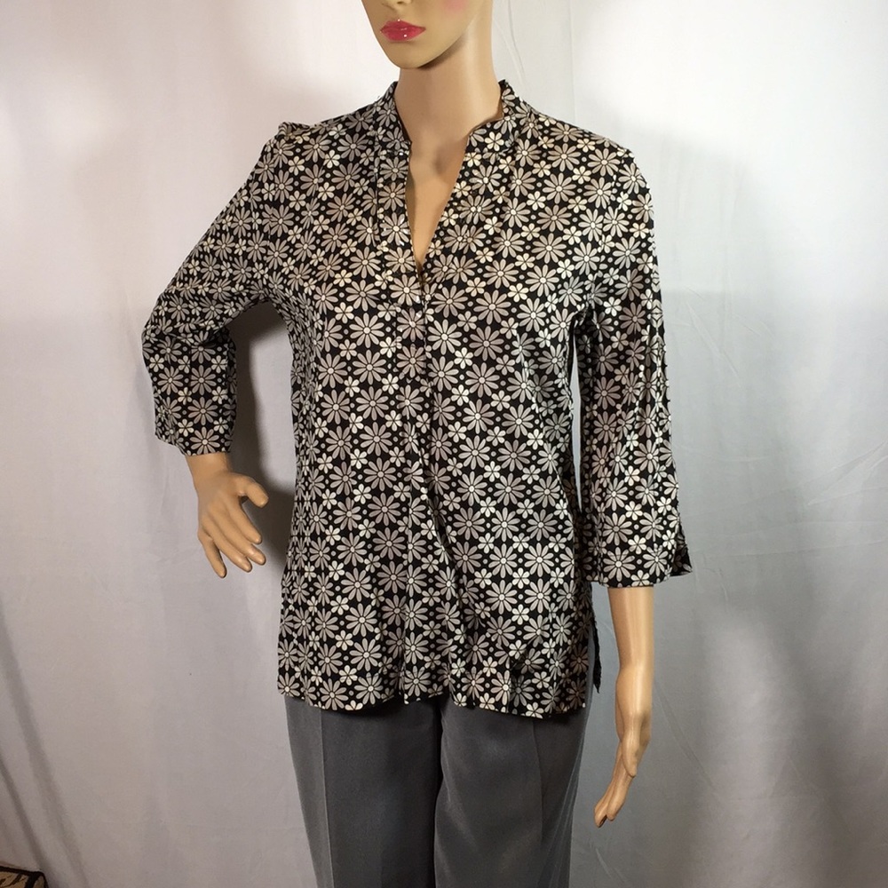 Black and white flower print top